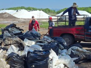 Lee más sobre el artículo Impulsan acciones para mantener limpia la Salitrera de Cuyutlán