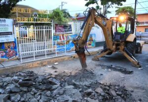 Lee más sobre el artículo Ayuntamiento de Manzanillo mejora calles del Centro Histórico