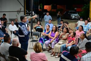 Lee más sobre el artículo Riult Rivera escucha necesidades de Las Golondrinas y establece ruta de atención