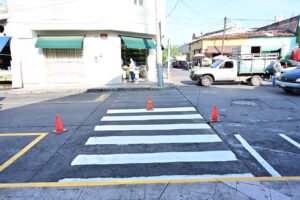 Lee más sobre el artículo Ayuntamiento de Colima refuerza señalización en el Mercado Constitución