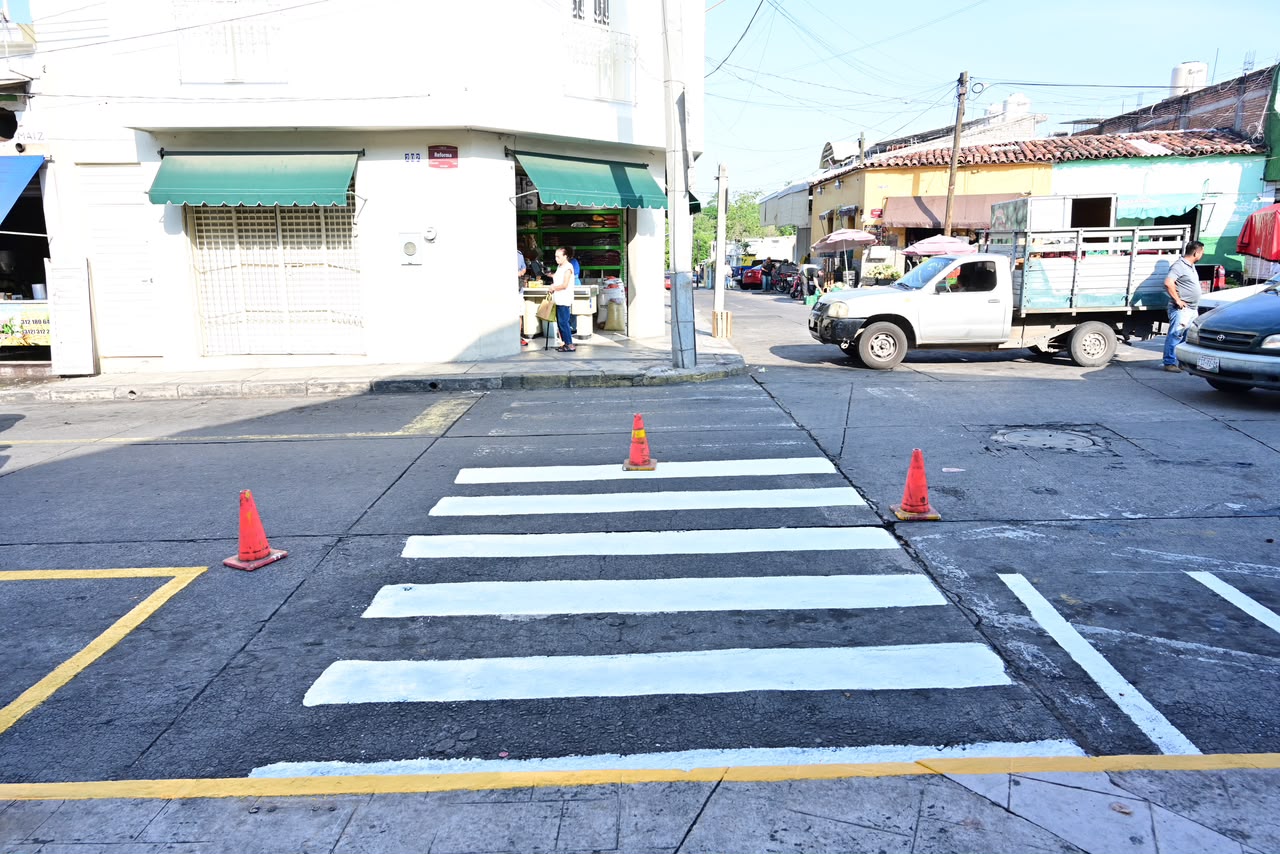 En este momento estás viendo Ayuntamiento de Colima refuerza señalización en el Mercado Constitución