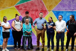 Lee más sobre el artículo Escucha Riult Rivera necesidades de vecinos de Bosques del Sur y acuerda acciones para mejorar la colonia; queda iluminada al 100%