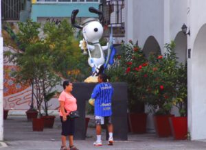 Lee más sobre el artículo Ayuntamiento de Manzanillo rehabilita emblemática estatua de Snoopy en el Centro Histórico
