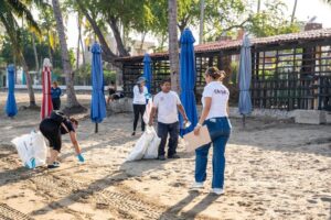 Lee más sobre el artículo Ayuntamiento de Manzanillo refuerza limpieza de playas con jornada en San Pedrito