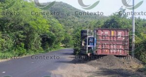 Lee más sobre el artículo Vuelca tráiler en la carretera libre Manzanillo – Armería