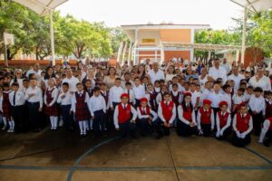 Lee más sobre el artículo Indira Vizcaíno inaugura ciclo escolar y da la bienvenida a más de 116 mil estudiantes y más de 11 mil docentes de educación básica