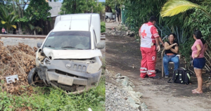 Lee más sobre el artículo Impacta tren a camioneta en la colonia Antonio Salazar, en Tecomán; hay una herida leve
