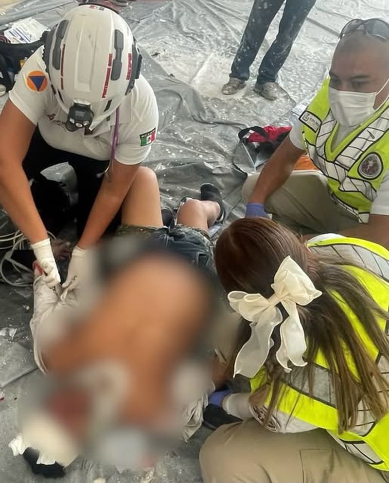 En este momento estás viendo Trabajador resulta lesionado tras caer en obra sobre avenida Universidad en Colima