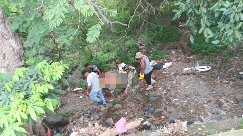En este momento estás viendo Hombre de 65 años resulta lesionado tras caer con su motocicleta en Colima