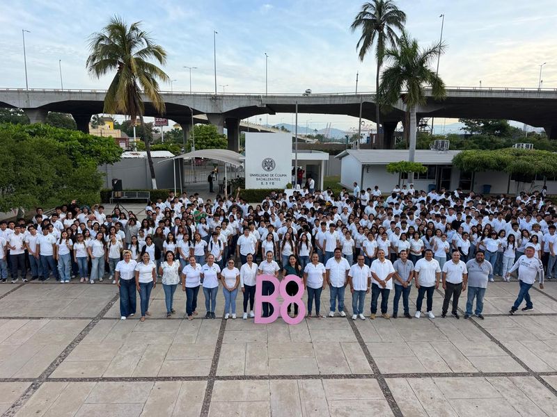 En este momento estás viendo Bachillerato 8 celebra 48 años con actividades que vinculan formación, tecnología y bienestar