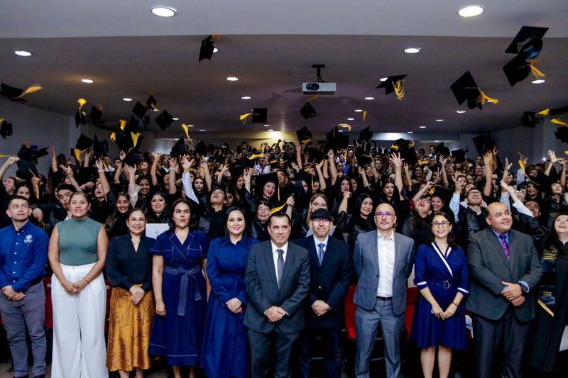 En este momento estás viendo Concluyen sus estudios 84 egresadas y egresados de la Facultad de Pedagogía