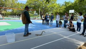 Lee más sobre el artículo Estudiantes de Biología conocen de cerca la diversidad de serpientes en Colima