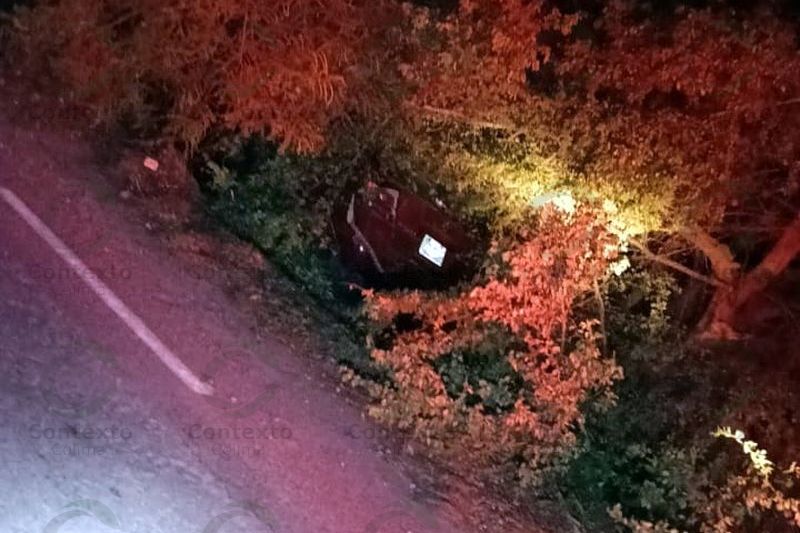 En este momento estás viendo Tecomán: termina fuera del libramiento Rubén Tello por esquivar un perro