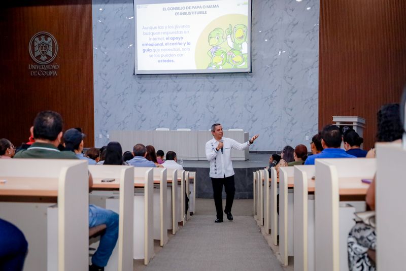 En este momento estás viendo Familia y universidad deben hacer equipo en la formación de jóvenes: rector