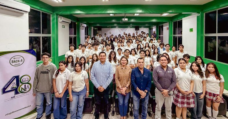 En este momento estás viendo Egresadas y egresados del Bachillerato 4 comparten experiencias con nuevas generaciones