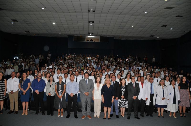En este momento estás viendo Generación que inició Medicina en pandemia concluye sus estudios en la UdeC
