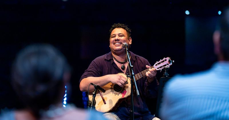 En este momento estás viendo Grupo Acústica brinda un concierto íntimo con música mexicana e internacional