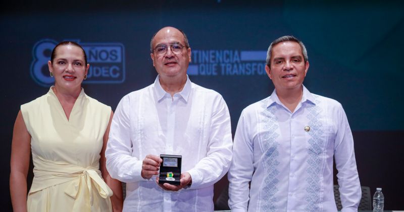 En este momento estás viendo Universidad de Colima otorga su máxima distinción a El Colegio Nacional