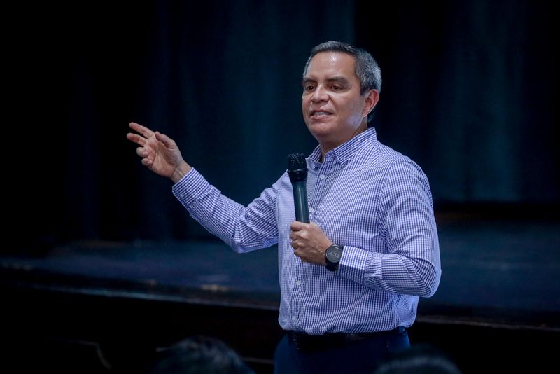 En este momento estás viendo Liderar con el ejemplo: rector de la UdeC comparte diez claves para ejercer un buen liderazgo