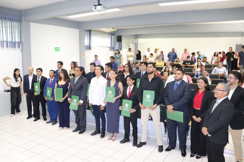 En este momento estás viendo Se titulan 17 egresados de ingeniería de la UdeC mediante diplomado en automatización industrial
