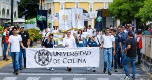 Lee más sobre el artículo Historia e identidad de la UdeC recorren el centro de Colima durante desfile cívico