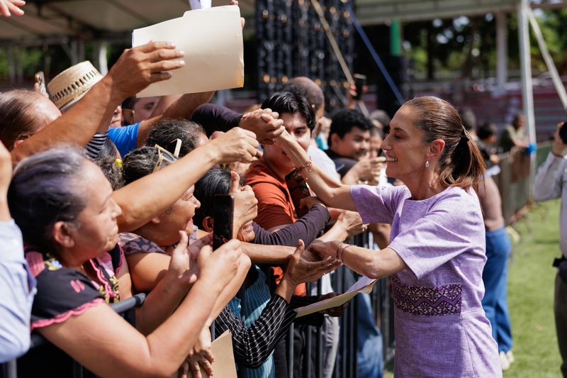 En este momento estás viendo Claudia Sheinbaum reconoce a Indira Vizcaíno como la mejor gobernadora en la historia de Colima y destaca avances del estado