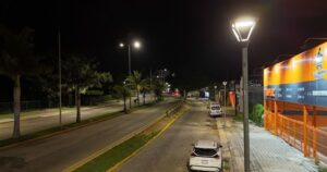 Lee más sobre el artículo Ayuntamiento de Manzanillo ilumina por primera vez tramo del Jardín de Salagua a avenida Manzanillo