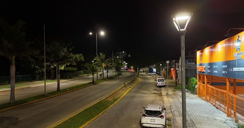 En este momento estás viendo Ayuntamiento de Manzanillo ilumina por primera vez tramo del Jardín de Salagua a avenida Manzanillo