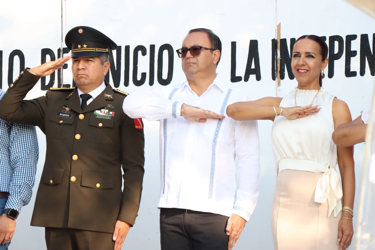 En este momento estás viendo Tecomán conmemora el 216 aniversario del Inicio de la Independencia de México con desfile cívico-militar