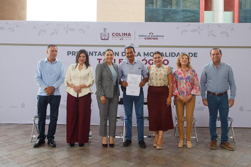 En este momento estás viendo Indira Vizcaíno entregó permisos de operación a 123 nuevos taxis ecológicos en Colima