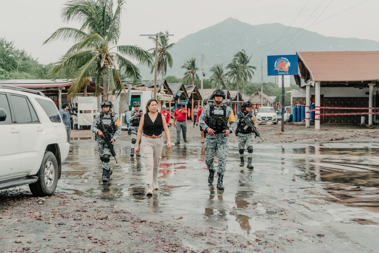 En este momento estás viendo PC Manzanillo cierra el acceso a playa La Boquita y coloca bandera negra en la zona costera
