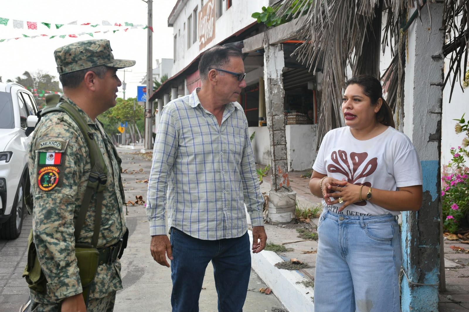 En este momento estás viendo Supervisa alcalde Cruz Méndez condiciones de Playa El Paraíso tras el paso del huracán “Polo”