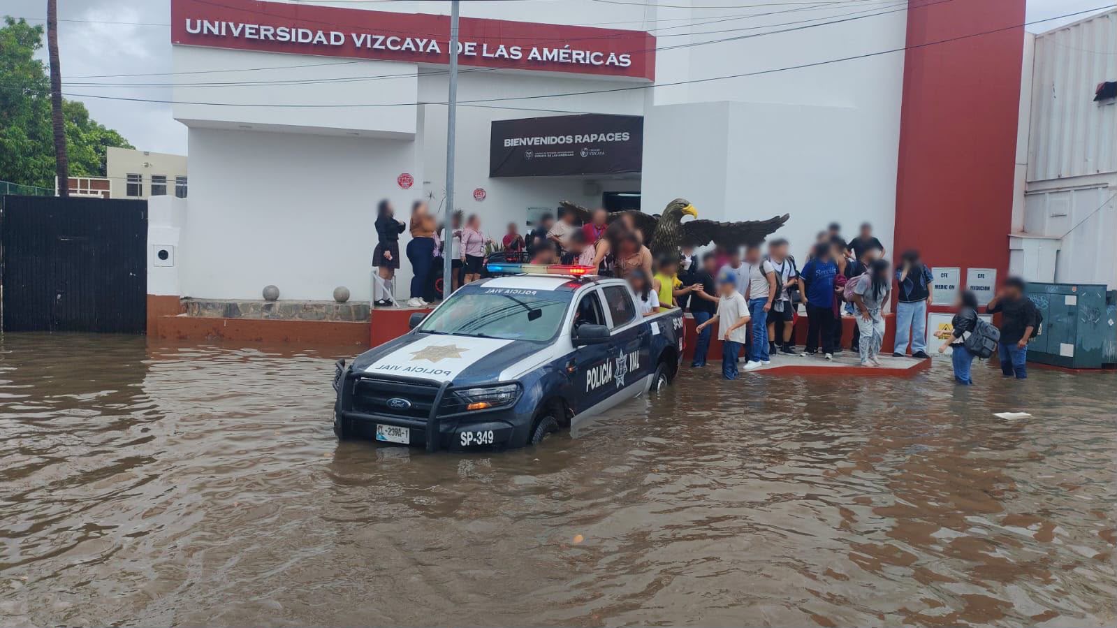 En este momento estás viendo Atienden afectaciones por intensas lluvias en Manzanillo