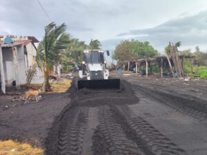 Lee más sobre el artículo Gobierno de Tecomán realiza limpieza en el acceso a playa Tecuanillo
