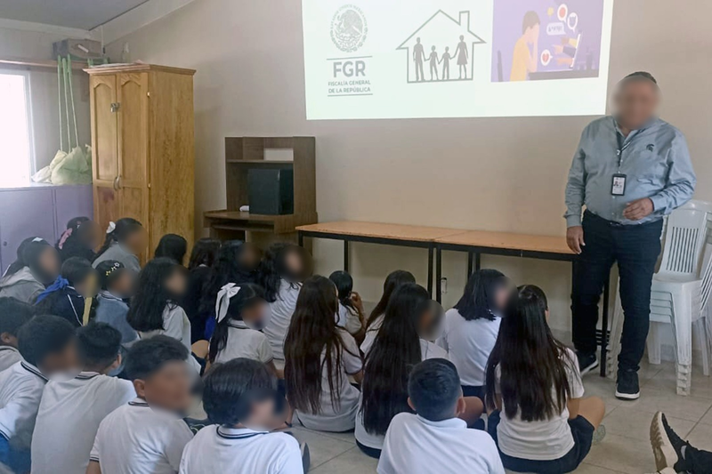 En este momento estás viendo Imparte FGR pláticas de prevención sobre consumo de narcóticos y los riesgos digitales entre estudiantes de Colima