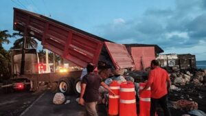 Lee más sobre el artículo Refuerzan con barreras y piedra el acceso a playa El Real para proteger la carretera del oleaje