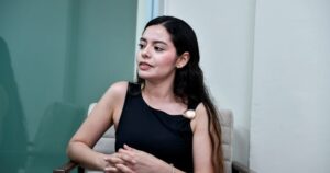 Lee más sobre el artículo Egresada de la UdeC comparte en Alemania su experiencia con la inteligencia artificial aplicada a la logística