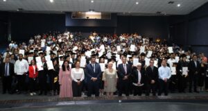 Lee más sobre el artículo Entrega Facultad de Telemática certificados a egresados de licenciatura y maestría