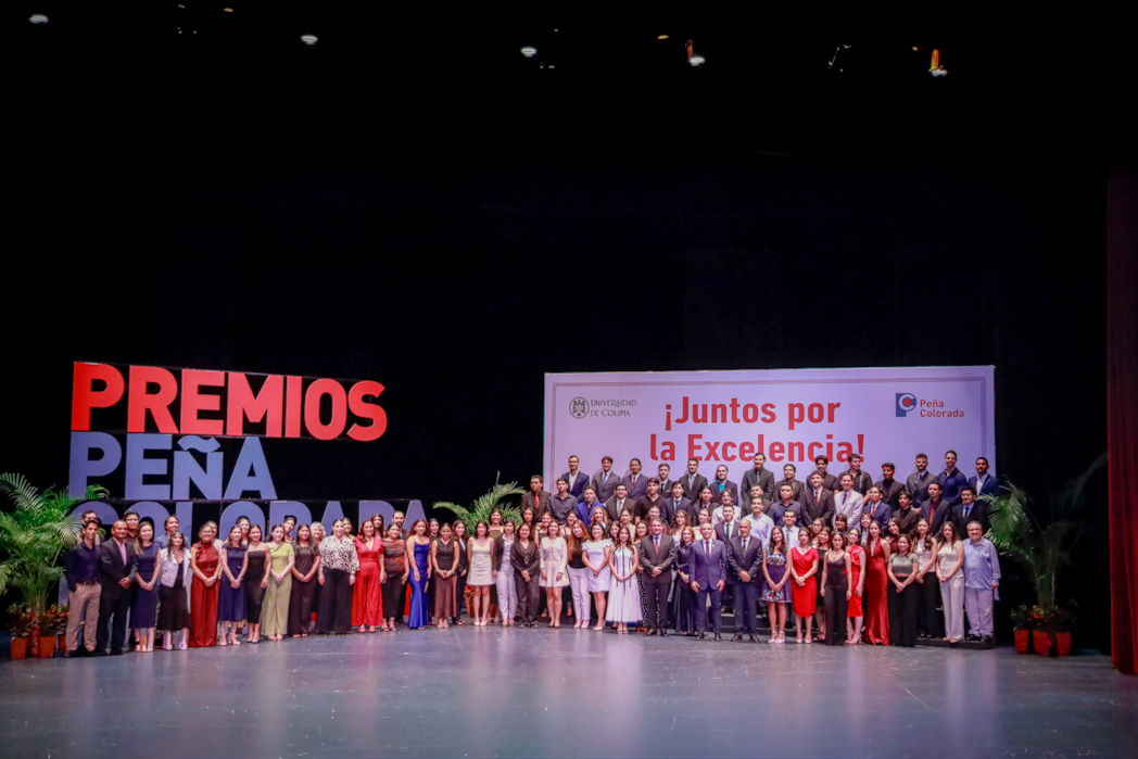 En este momento estás viendo Reciben 92 egresadas y egresados de la UdeC el Premio Peña Colorada 2026