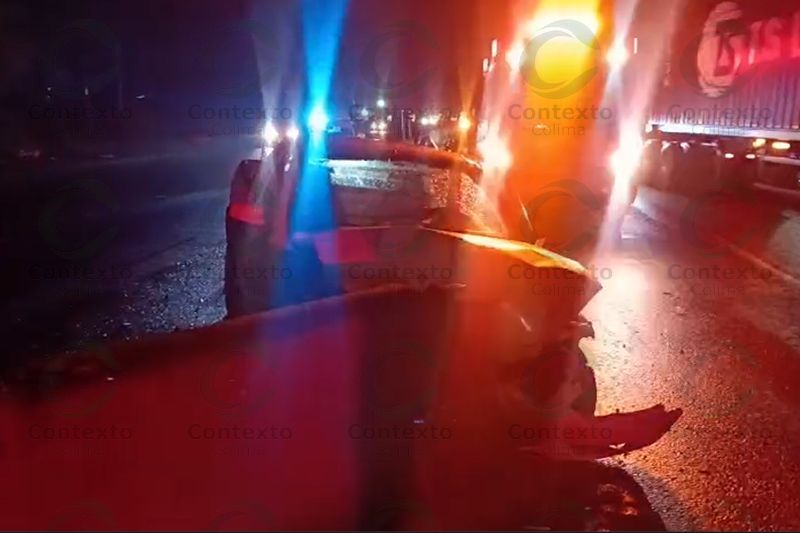 En este momento estás viendo Tecomán: choca contra muro en la autopista… y abandona vehículo