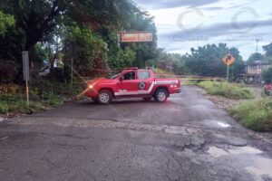 Lee más sobre el artículo Cierran circulación en la carretera libre Armería – Tecomán para revisar puente del río Armería