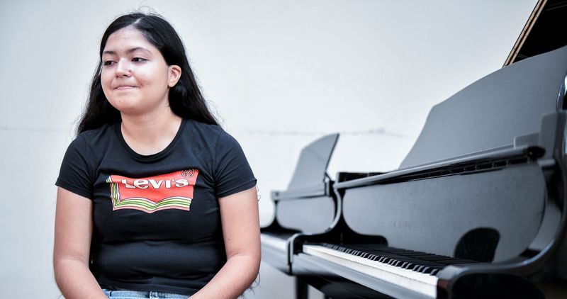 En este momento estás viendo Gana alumna de la UdeC el VIII Concurso Musical de Instrumentista-Solista de la Anuies Región Centro Occidente