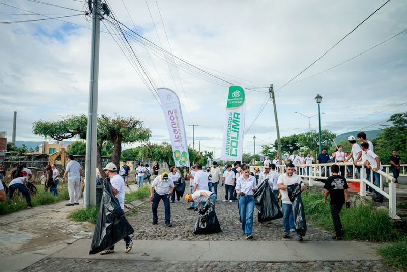 En este momento estás viendo Participan alrededor de mil 500 universitarios en jornada de limpieza en cinco municipios