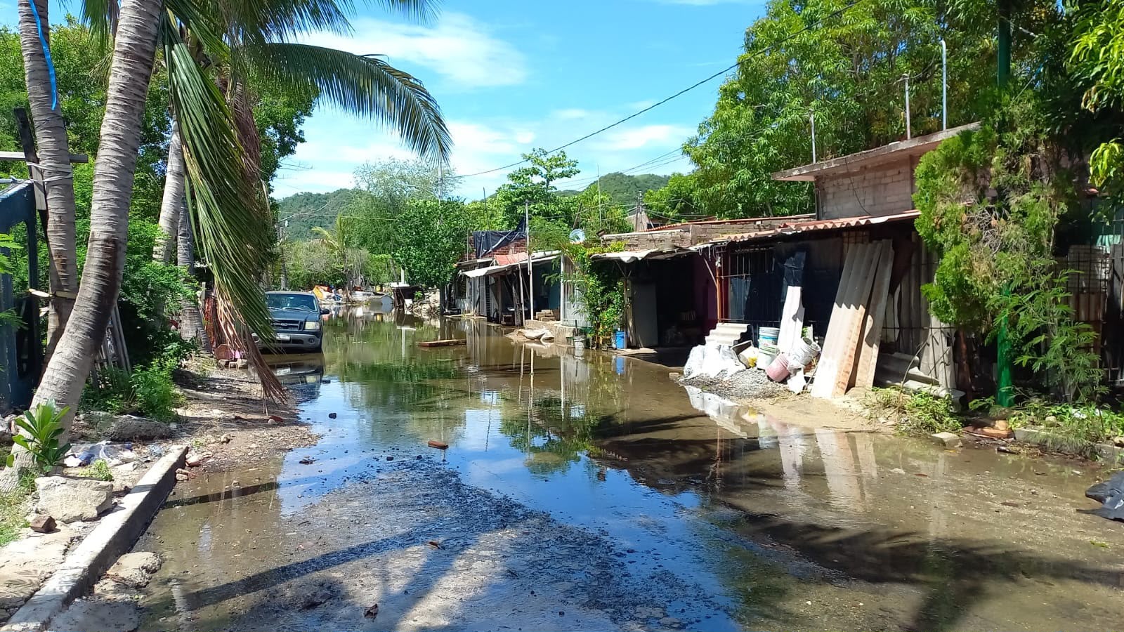 En este momento estás viendo Pasa huracán ‘Rachel’ sin dejar daños en Colima; playas siguen cerradas