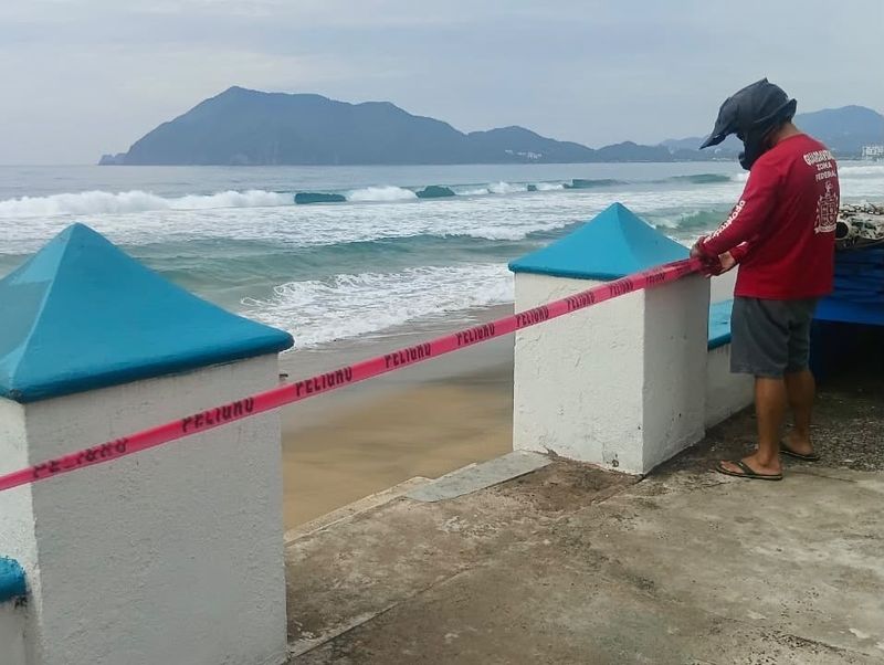 En este momento estás viendo PC Manzanillo refuerza medidas preventivas ante el huracán Simon