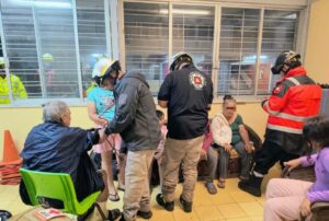 Lee más sobre el artículo Habilitan refugio temporal en la primaria Revolución de Armería; resguardan a 15 personas