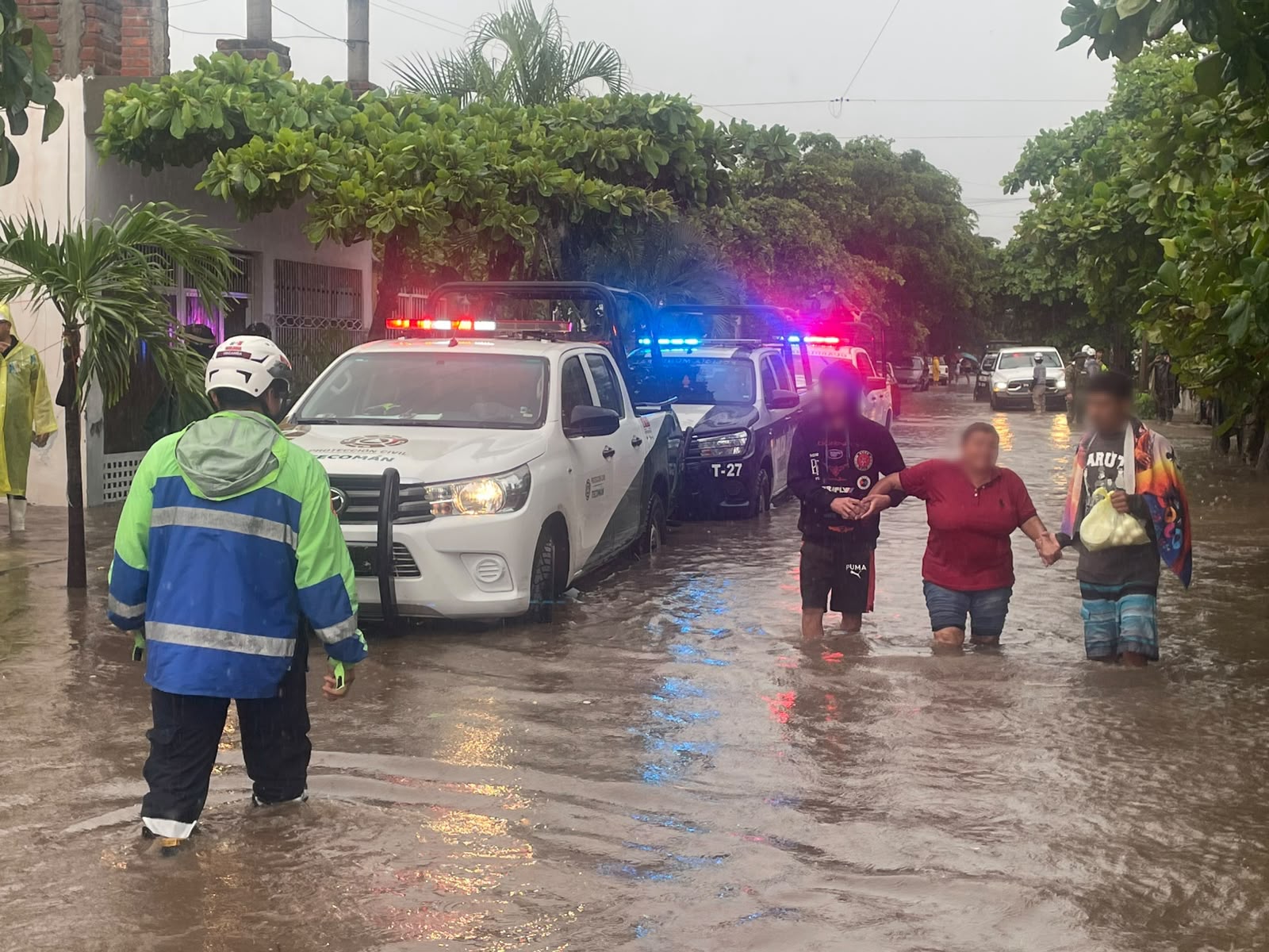En este momento estás viendo UEPC Colima mantiene atención a afectaciones por el paso del huracán ‘Simon’ categoría 4