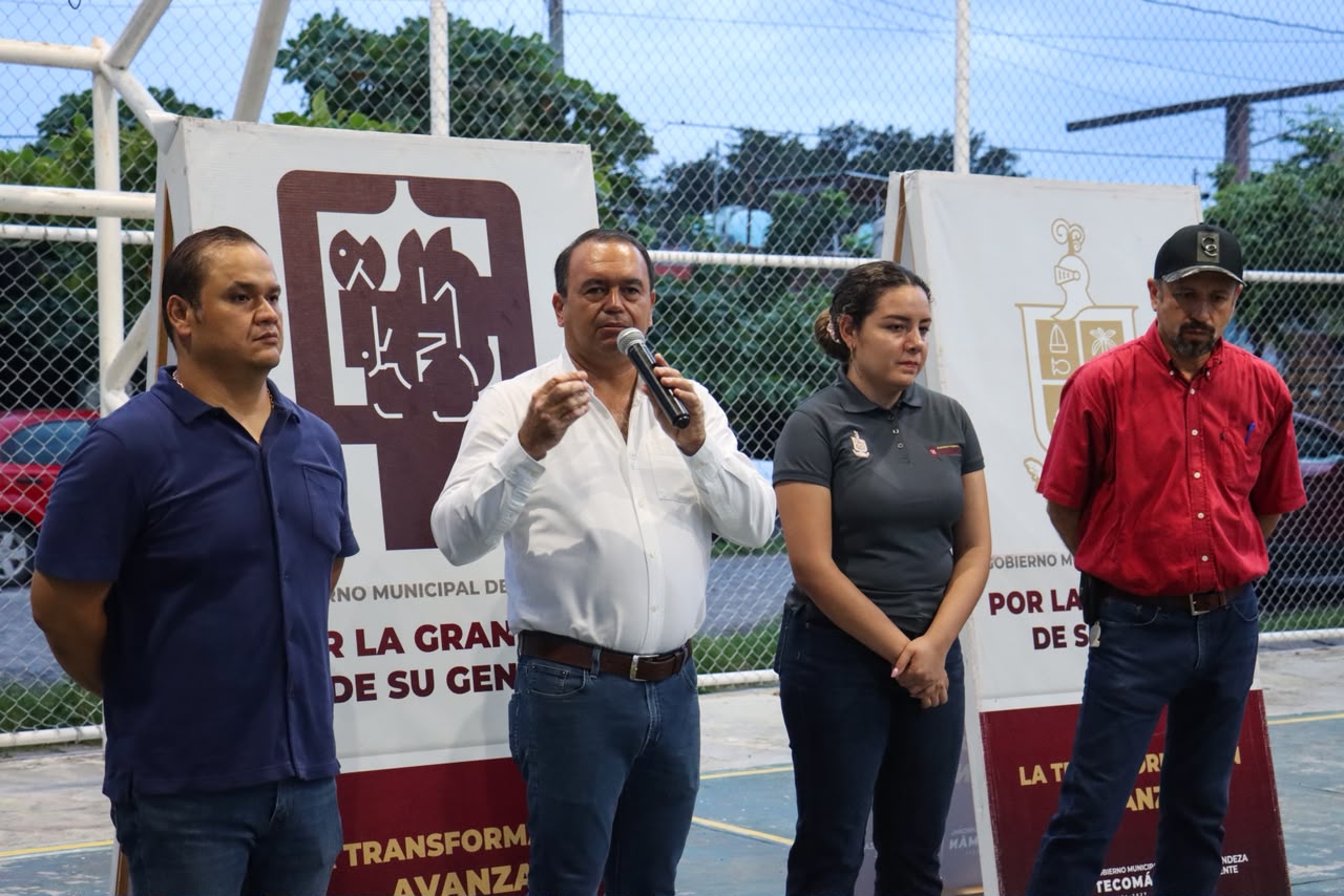 En este momento estás viendo Entrega Armando Reyna la rehabilitación de la cancha techada y de fútbol en Infonavit Las Palmas