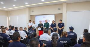 Lee más sobre el artículo Se capacitan policías de Tecomán sobre emergencias de violencia de género