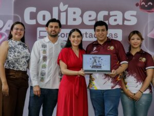 Lee más sobre el artículo Indira Vizcaíno entrega cerca de 1,200 ColiBecasComputadoras a estudiantes del Tec de Colima